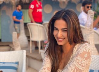 Sonal Chauhan Instagram - My skin smiling at me when I’ve CLEANSED / TONED / MOISTURISED … Oh and applied SUNSCREEN 🧖‍♀️🥰🌸 . . . . . . . . . . . . . . . . . . #love #sonalchauhan #skincare #cleansing #toner #moisturizer #sunscreen #selflove #selfcare #skincare #wednesday #morning