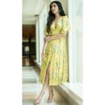Sonal Chauhan Instagram - Summer ready for #SKYFIRE promotions!!! 🌸🌼🌸 . . . . . 👗- @hemantnandita 👠- @gianvitorossi Make up- @heemadattani Hair- @shefali_hairstylist.81 Styled by @d_devraj 📸- @rishabhkphotography