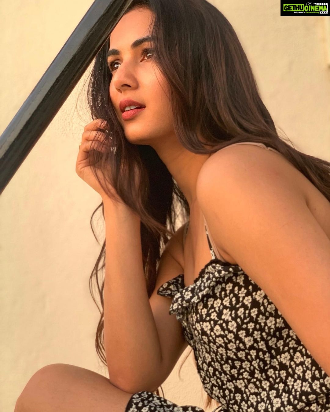 Sonal Chauhan Instagram - Time stands still... Beauty in all she is... I will be brave... I will not let anything, take away What's standing in front of me... Every breath, every hour has come to this... One step closer... I have died everyday, waiting for you... Darling, don't be afraid, I have loved you for a thousand years... I'll love you for a thousand more... And all along I believed, I would find you.... Time has brought your heart to me... I have loved you for a thousand years.... I'll love you for a thousand more.... 💞💞💞 . . . . . . #love #words #feelings #positivevibes #poetry #mondayquotes #monday #sunkissed