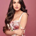 Sonal Chauhan Instagram - 🌸🌸🌸 . . . . . . 📸- @prabhatshetty HnM- @vijaysharmahairandmakeup Styled by @d_devraj @d_squaddd #magic #positivevibes #fulfillment #portraitphotography #dolcegabbana #floraldreams