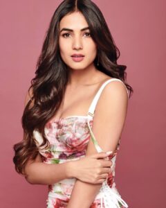 Sonal Chauhan Instagram - 🌸🌸🌸 . . . . . . 📸- @prabhatshetty HnM- @vijaysharmahairandmakeup Styled by @d_devraj @d_squaddd #magic #positivevibes #fulfillment #portraitphotography #dolcegabbana #floraldreams