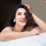 Sonal Chauhan Instagram - Caption this??? 🌸 . . . . . . 📸- @manogna.reddy HnM- @makeupmonstersandy #laughter #positivevibes #happygirls #happygirlsaretheprettiest