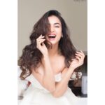 Sonal Chauhan Instagram - Never stop laughing 😂 🌸🌈💫 . . . . . . 📸- @manogna.reddy Beauty by @makeupmonstersandy #laughter #love #life