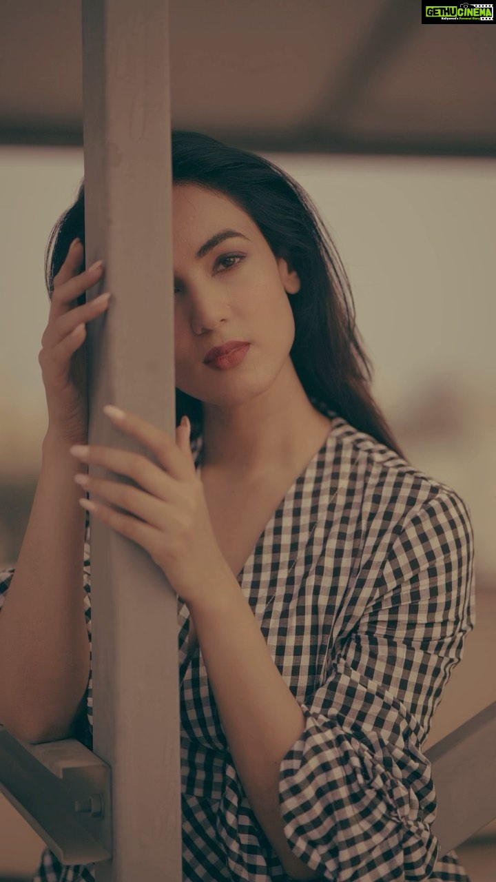 Sonal Chauhan Instagram - FALL IN LOVE ♥️ . . . . . . . . . . . . . . . . . . . . . . . . . . 🎥 @dieppj #ॐ #sonalchauhan #love #beauty #reels #instareels #reelitfeelit #reelsinstagram #killinmesoftly #music #peace #monday #miracle #morning #eyes #calling #soul