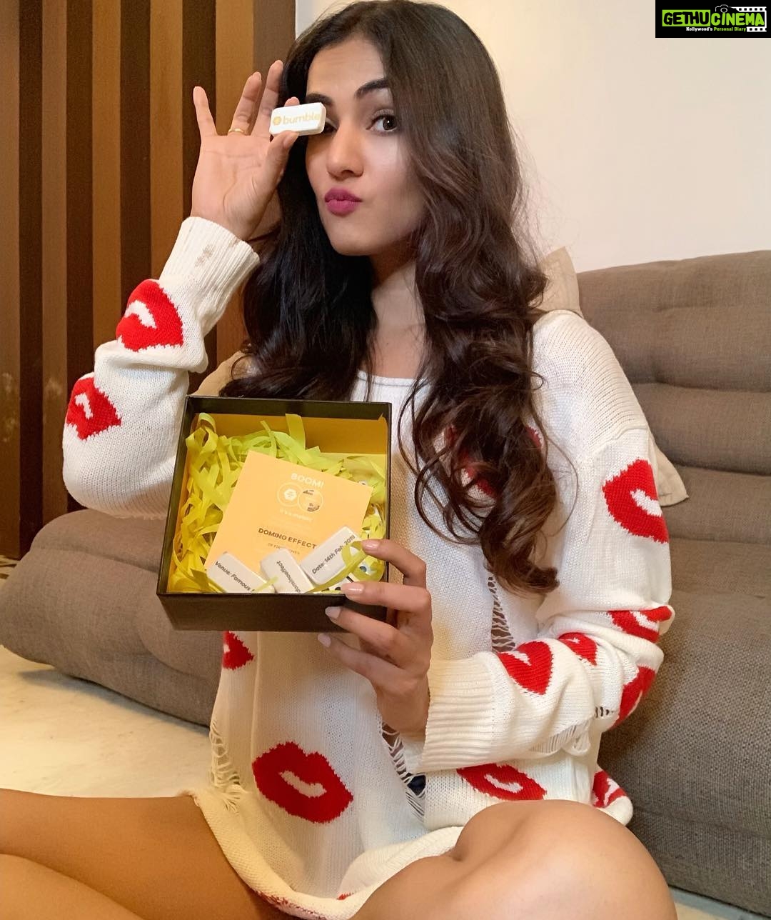 Sonal Chauhan Instagram - HAPPY KISS DAY 💋💋💋💋 Here’s @bumble_india’s #dominoeffect invite for the party they’re having this Valentine’s Day! You definitely wanna be part of this unforgettable night! Head to www.bumble.com to download the app and swipe right on the invite! #bumbleindia #bumblepartner #happykissday