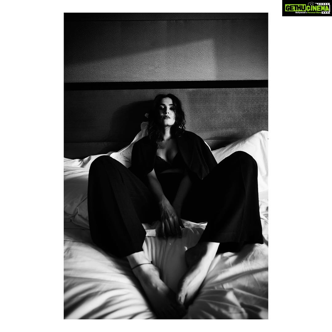 Sonal Chauhan Instagram - Nature never did betray the heart that loved her.... . . . . . 📸- @vijitgupta Hair n make up- @harryrajput64 Styled by @d_devraj #throwback #fashion #blackandwhitephotography #blackandwhite #darkness #secrets #williamwordsworth