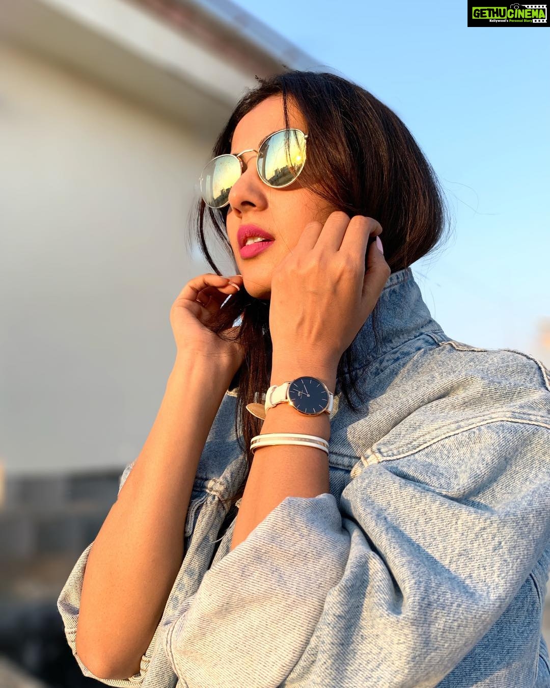 Sonal Chauhan Instagram - Christmas is just round the corner and @DanielWellington is the perfect gift for your loved onesπ
π»π
π»π
π» Get incredible deals on the purchase of two or more products. To make this even better, you can use my code to avail an additional benefit. Code: DWXSONALC Shop from DW stores or www.danielwellington.com #DanielWellington #DWforEveryone #DWIndia