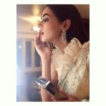 Sonal Chauhan Instagram – Final touches …. before the magic begins ….✨🌸✨🌸 📸- @himanichauhan 
#diwalivibes #diwali2018 #innerpeace