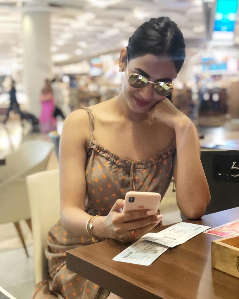 Sonal Chauhan Instagram - If only you knew what I’m smiling at 😜🌸😜 #airportdiaries 📸- @himanichauhan