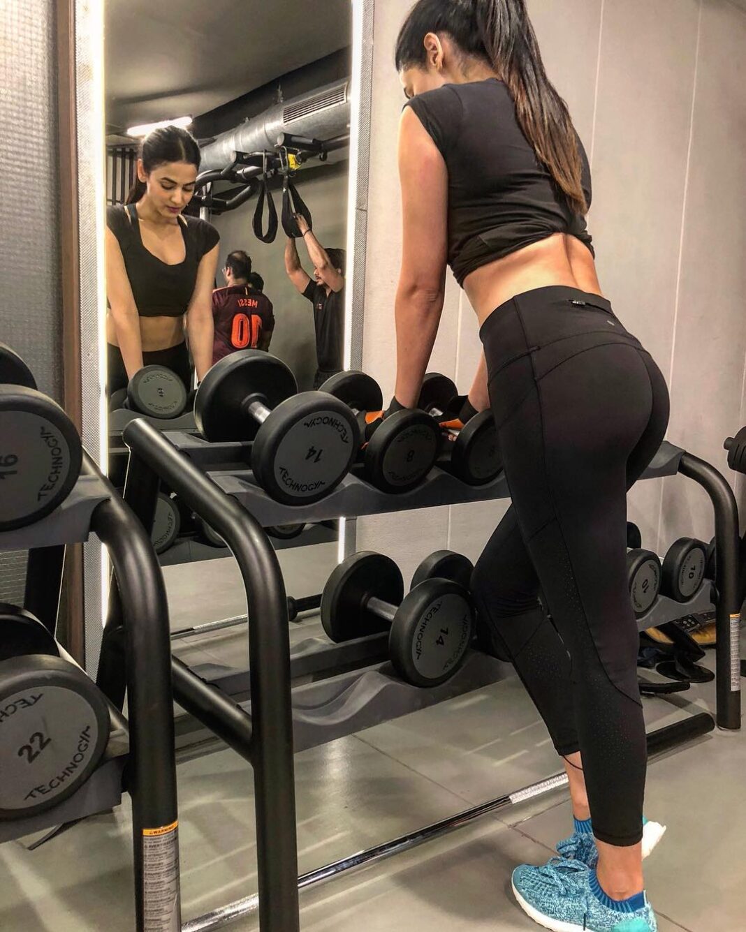 Sonal Chauhan Instagram - Be a Beast !!! 💪🏻💪🏻💪🏻 @bodysculptorofficial #fitness