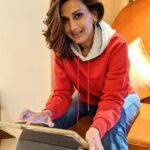 Sonali Bendre Instagram - Reading, playing a game or on video calls... you'll never know😋😉