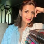 Sonali Bendre Instagram – I think sunkissed selfies are my new faves… yes they are 🙈🌻🌼