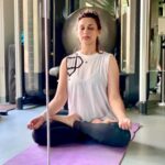 Sonali Bendre Instagram - Zen 😌 Thank you @satva_india for the most comfortable yoga wear. @suparna_mehra @sameermehra