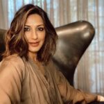 Sonali Bendre Instagram – With or without 👓?