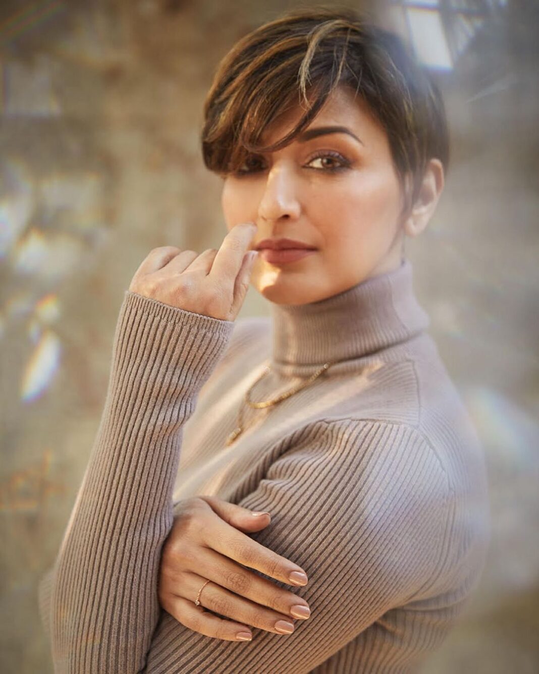 Sonali Bendre Instagram - Keep your head high, your chin up and your heart strong.