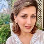 Sonali Bendre Instagram – Start with a good hair day and hope the rest of the day follows in the same vein.😉 #SmallPleasures #FindYourSunshine 🌈☀️