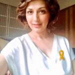 Sonali Bendre Instagram - September is recognised as Childhood Cancer Awareness Month by organisations around the world. Over 45,000 children are diagnosed with cancer in India every year. These young, mighty warriors need our love, care and support ❤️ I'm going Gold with Cuddles Foundation in their efforts to raise awareness about the reality of childhood cancer. Swipe right to join me and show your support for kids fighting cancer. Post the #GoldenRibbon on your stories tagging me & @cuddlesfoundation #GoGoldForMe