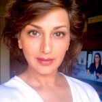 Sonali Bendre Instagram – P̶a̶g̶e̶ Post 2 of #MyVirtualDiary 
A little make up never hurt anybody… tried minimal makeup look trials by @bobbibrown in her master classes. I think I did a good job… what do you think?