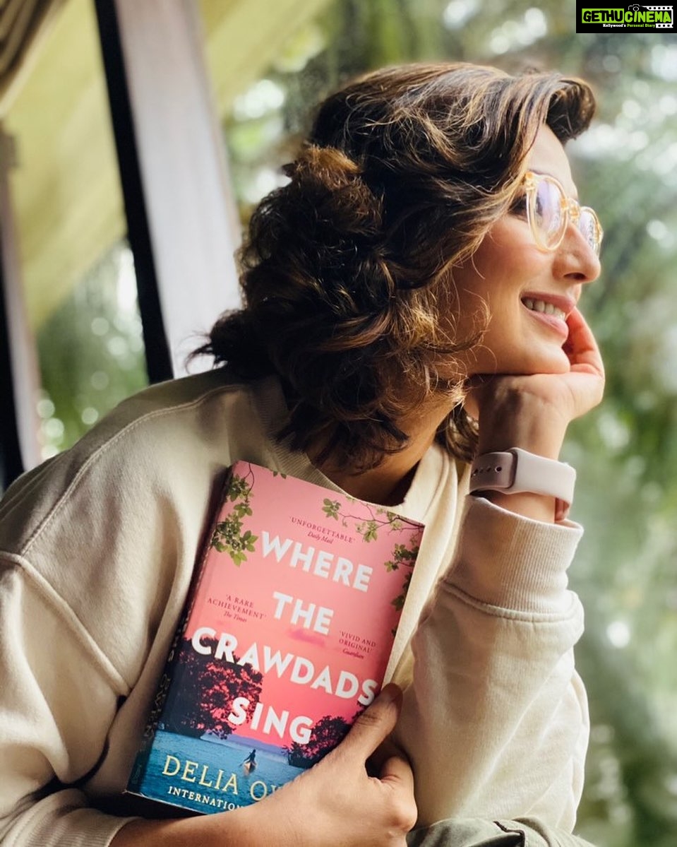 Sonali Bendre Instagram - #WhereTheCrawdadsSing by @authordeliaowens was a book I recently received and I couldn't wait to start reading it! It's a lovely book, a "heartbreaking coming-of-age story... one that reminds us that we are forever shaped by the children we once were, and that we are all subject to the beautiful and violent secrets that nature keeps" Oooh... sounds super intriguing, thank you @nandanitasha for sending this book, I’m really looking forward to reading it! #SBCBookOfTheMonth #SBCCelebratesBookLoversDay @sonalisbookclub
