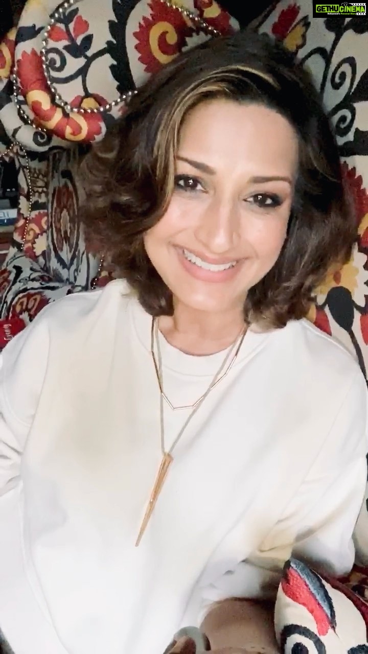 Sonali Bendre Instagram - Today is book lovers day, and I thought I'd share with you the story of how I fell in love with reading. What's your story? #SBCCelebratesBookLoversDay @sonalisbookclub