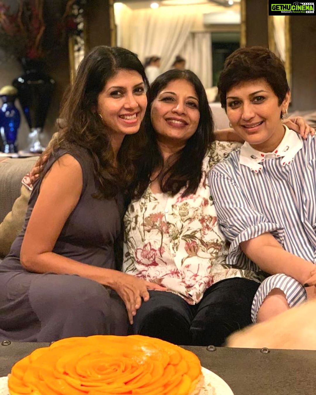 Sonali Bendre Instagram - Sisters make everything better 😋 Love you so much @ranadiverupa @g_koffiestar ❤️🌈#SistersDay