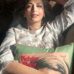 Sonali Bendre Instagram - @rockbehl has really been a ‘helping hand’ this lockdown…no selfies needed 😋😛 #PartTimePhotographer