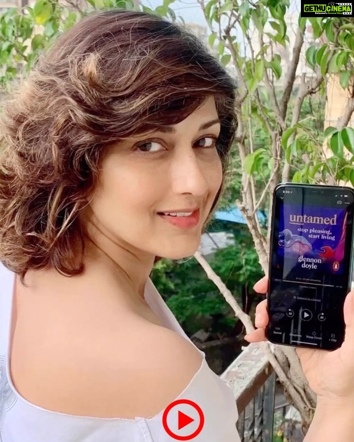 Sonali Bendre Instagram - Sound on 🔊🔊 #Untamed was recommended to me by @nainabachchan. It's a memoir by @glennondoyle and talks about the pressures to live up to expectations - how to reclaim yourself, love yourself, trust yourself and abandon others' expectations so you can stop abandoning yourself - which I feel is a very relevant and important conversation that needs to be had. This time I've downloaded it on audible and I'm really looking forward to hearing it narrated by the author herself! See you at the #SBCBookDiscussion #SBCBookOfTheMonth @sonalisbookclub @audible_in
