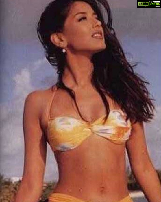 Sonali Bendre Instagram - If only this wasn’t a throwback... miss the sun, sea, sand.... and of course those abs and the flowing hair! ☺️😁 #ThrowbackThursday