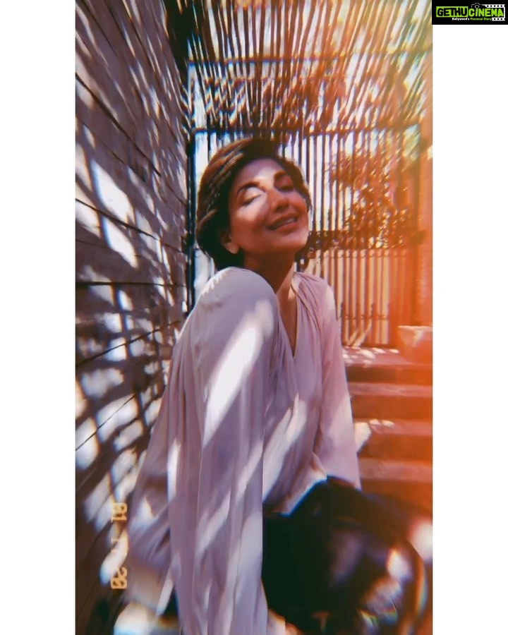 Sonali Bendre Instagram - Sun, Shade, Shoots #MajorMissing 🌻 . . 🎶: 𝘏𝘺𝘮𝘯 𝘧𝘰𝘳 𝘵𝘩𝘦 𝘞𝘦𝘦𝘬𝘦𝘯𝘥 𝘣𝘺 @coldplay