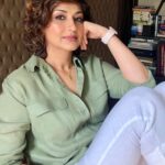 Sonali Bendre Instagram - The corner office 😋