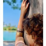 Sonali Bendre Instagram - Sun, sand and shimmering tattoos ✨ @pavanhenna