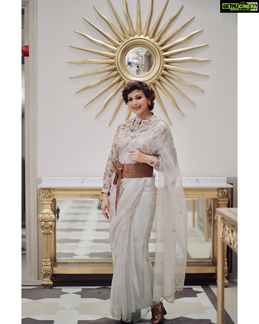 Sonali Bendre Instagram - What a beautiful evening! I had a great time sharing my story and my experiences. Thank you @eojaipur and @uddhavpoddar for having me... it was a pleasure talking to everyone! ✨ Jaipur, Rajasthan
