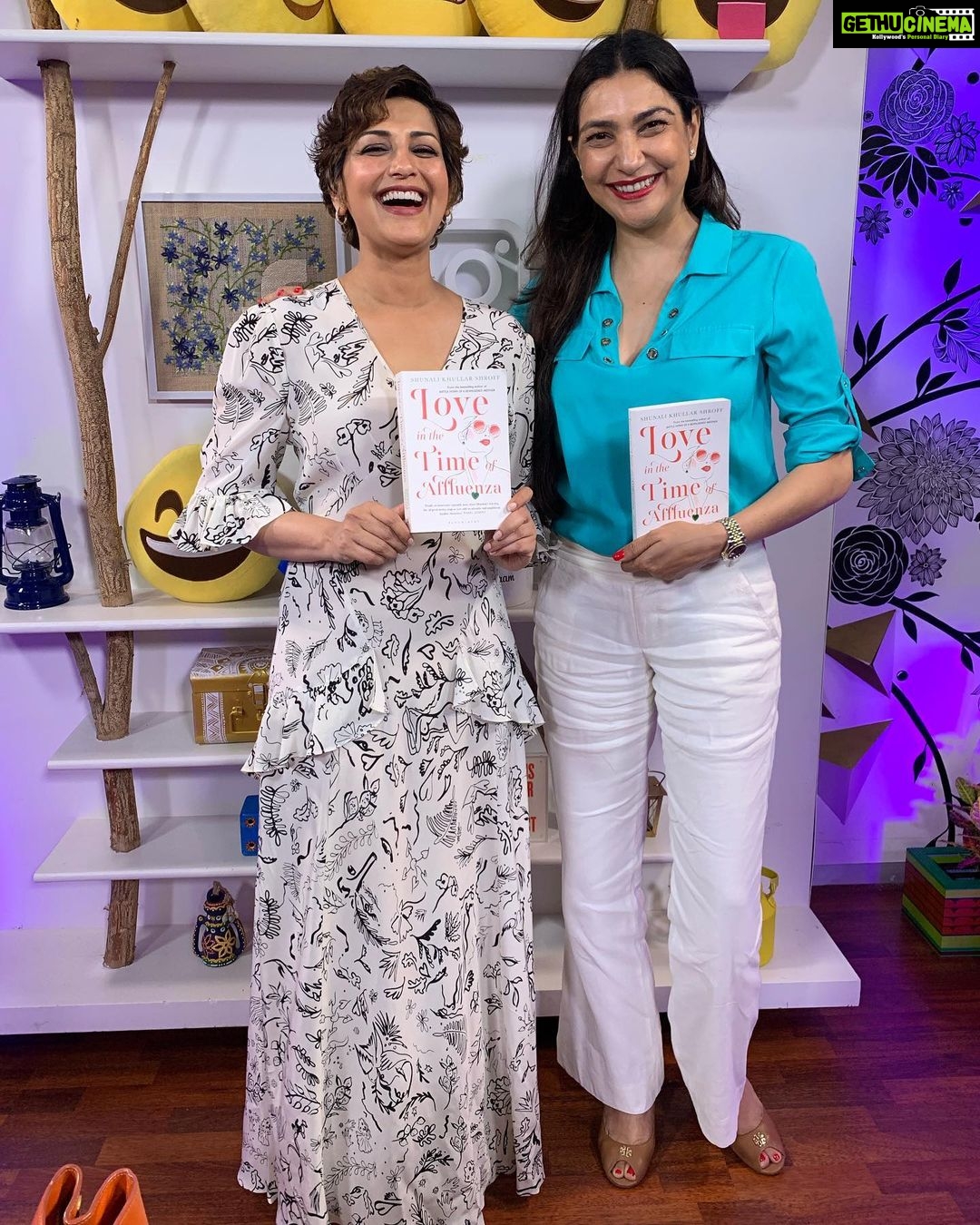 Sonali Bendre Instagram - What an amazing #SBCInConversationWith @shunalikhullarshroff1! It felt like a heart-to-heart discussion on everything under the sun, from marriage to feminism. Her book, Love in the Time of Affluenza, is a witty and light read, but layered with many subtle thought-provoking themes. What a delight it was to discuss the book with her... Can't wait for the next one.
