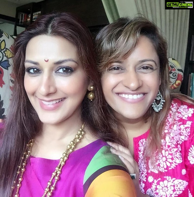 Sonali Bendre Instagram - The rookie reporter and the model who was just starting out, we’ve come a long way together! Happy birthday Ro @rohiniyer ♥️