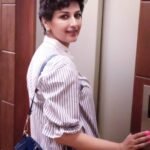 Sonali Bendre Instagram - Off to the movies🍿 🎥 It's been a while since I've been to one and I'm really glad I stepped out for this film. I laughed, cried & came out inspired... what a fantastic performance, @hrithikroshan! And kudos to the #Super30 cast for putting up such an outstanding film!