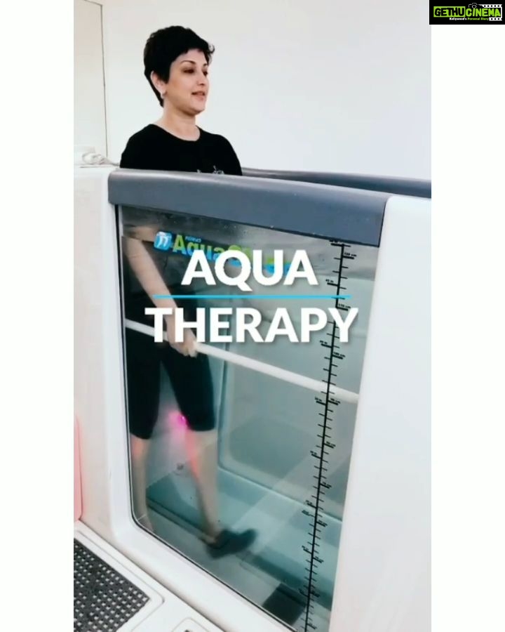 Sonali Bendre Instagram - Warning: This isn't as easy as it looks. My new aqua therapy training sessions are tough but definitely easier than doing this in normal conditions. #MyNewNormal involves looking for solutions and not creating excuses... finding what works for me. #KDAH P.S. Thank God I didn't drop my phone! π