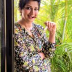 Sonali Bendre Instagram - Who says one can't be a little goofy in the middle of serious conversations?😋 Never underestimate the power of having fun - it doesn't cost much, but is a superpower worth having😊