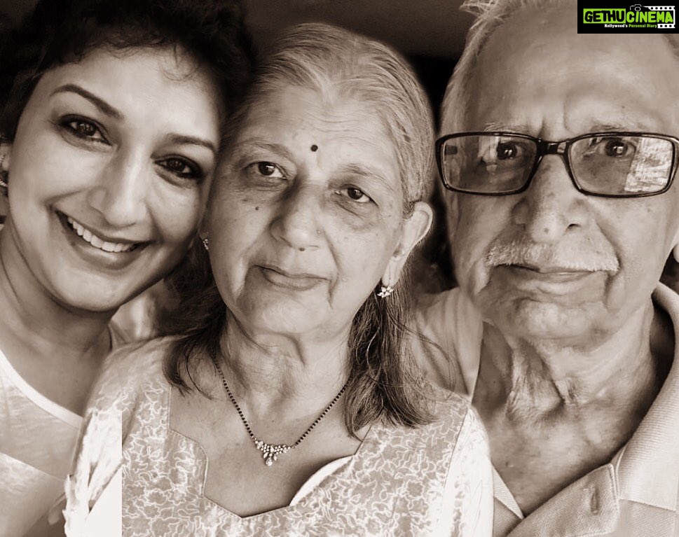 Sonali Bendre Instagram - To two of my strongest pillars of strength - Happy Anniversary, Aai and Baba❤