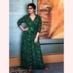 Sonali Bendre Instagram - Accepting and facing the reality helped me #SwitchOnTheSunshine. But being able to take all of it #OneDayAtATime, became #MyNewNormal. In conversation with @rajeevmasand today at @flobangalore. Outfit: @masabagupta Styled by: @akankshagajria