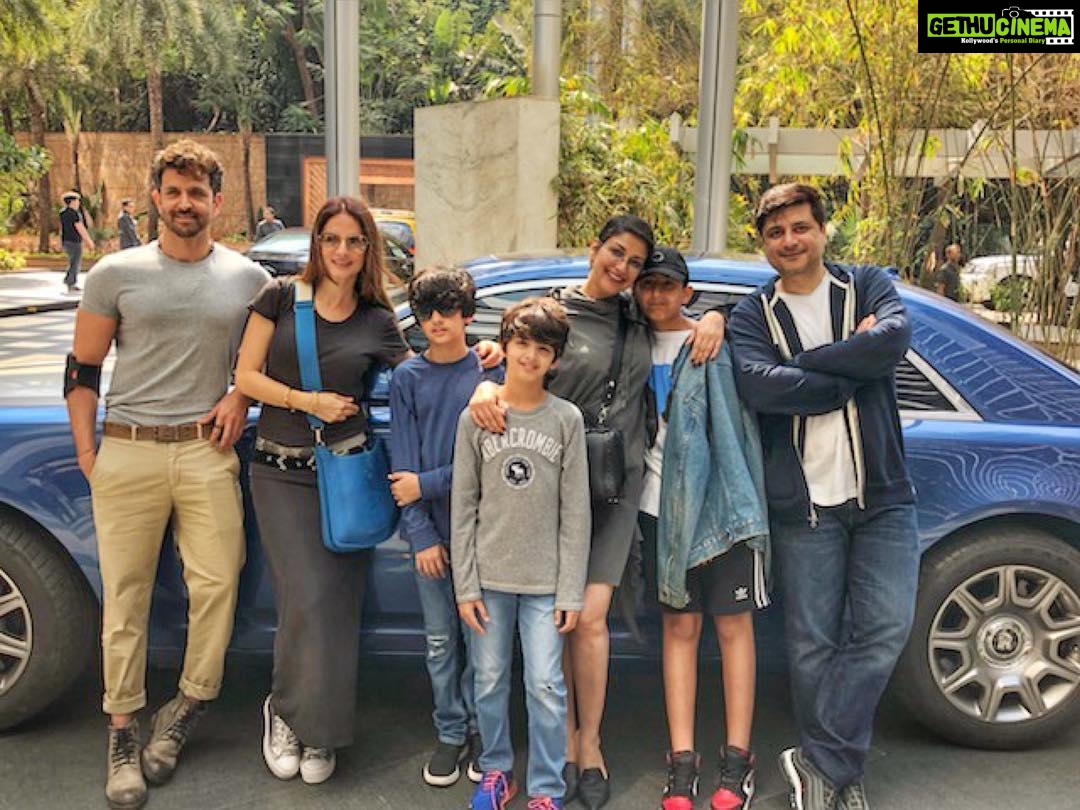 Sonali Bendre Instagram - Sunday to Sunday... there’s a lot that can happen in just 7 days! From a wedding celebration, to a required course of hospitalisation and treatment to a leisurely lunch with friends that are family... you have to let go to experience the many shades of life! #Thankful #MyNewNormal #OneDayAtATime #SwitchOnTheSunshine