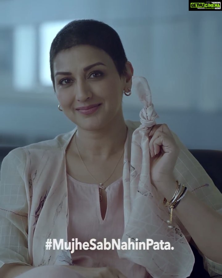 Sonali Bendre Instagram - I once saw my grandmother tie a knot on the tail of her saree’s pallu. As a curious child, I asked her why she did it. She said she couldn’t remember everything all the time, so this knot would keep reminding her what she needs to do. I want you to also do this today. Tie a knot and take a pledge to share your #MujheSabNahiPata #IDidntKnow stories. Your story could help another mother be better prepared. I nominate @ruchitarambles and @chandrama_poetry to tie the protection knot and share their stories #MujheSabNahiPata @allout