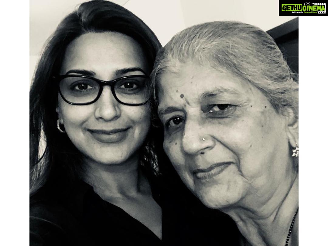Sonali Bendre Instagram - They say, "Your vibe attracts your tribe". ~ Over the years, I've realized how special it is to have someone you can lean on. When they have been with you through all those highs and lows, it gives you the freedom to be yourself. That's just the kind of bond I share with these amazing women. They're all successful... they're all courageous. Each one of them shines through their unique personalities. But it's their constant support and encouragement that gives me the confidence to do whatever I wish to do. I'm really proud of my #GirlGang and am extremely happy to be spending not just #WomensDay but also every day of my life with them. I love you all!πππ P.S.: I'm pretty sure that even 50 years from now, we'll be the group of women causing trouble around usπππ