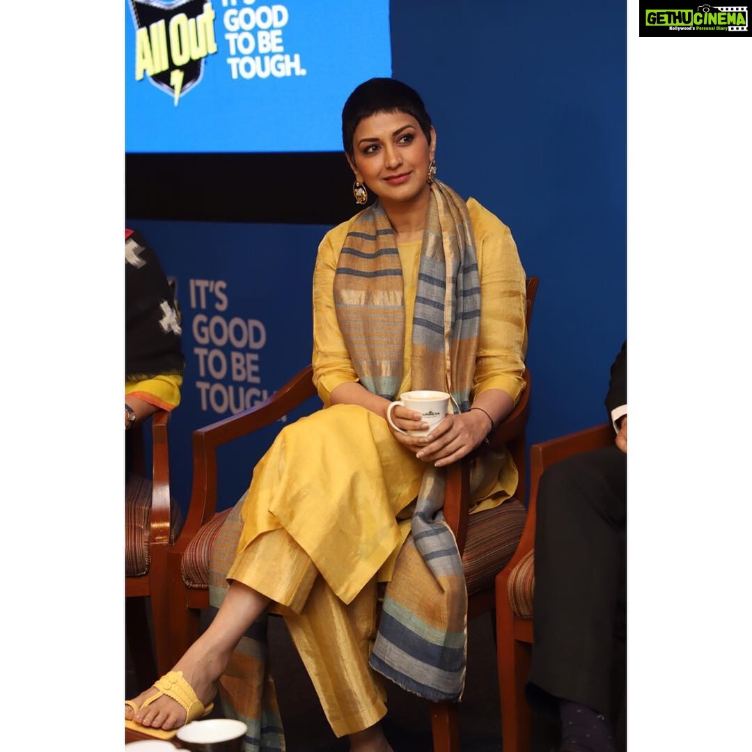 Sonali Bendre Instagram - In an ever changing world, it's difficult for mothers to keep abreast about everything. The one way to better prepare ourselves is to learn from each other's struggles. I believe these experiences are crucial. Sharing it with other moms is not only a quickfire way to keep updated but also to share your struggles with those who understand what you're going through. We received a ton of stories from mothers all over the country. While some reiterated the importance of some 'me time', others spoke about the pressure of having to 'know it all'. But the one common sentiment was that, parenting is a collective effort. A mother should be able to say #MujheSabNahiPata / #IDidntKnow without feeling guilty. So to get more mothers involved in this dialogue, I spoke to some tough moms who accepted that they didn't know it all and bravely shared their stories. You too can inspire other moms to speak. So don't be afraid to share or to ask... because honestly Mujhe Sab Nahi Pata. @allout