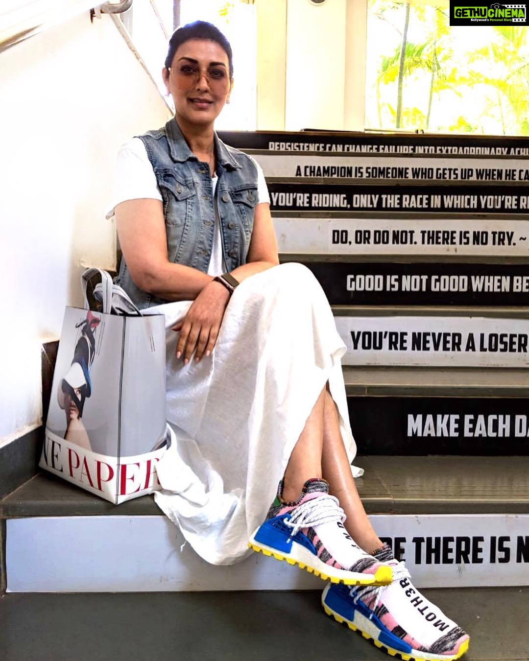 Sonali Bendre Instagram - Being back on a set after a major sabbatical – one that has been testing in many ways on so many levels – is a surreal feeling. After all this, I sort of feel an additional sense of purpose and meaning and I'm so grateful to be back in action. I don’t think words would do justice to how beautiful it feels to be back at work...to face the camera again and portray the range of emotions required. Given that my emotions have been running high for the last couple of months, it feels good to give into the emotions that the job requires. It's just the kind of day that helps me #SwitchOnTheSunshine #OneDayAtATime❤