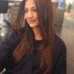 Sonali Bendre Instagram - Throwback to my last blow-dry before I cut my hair. Now that my hair is gradually growing back.... Maybe I can look forward to another blow-dry in 2019! This journey has been immense, and has taught me so so much.... From being in awe of the body's willingness and capacity to fight and heal and recover to overwhelming gratitude to the people who have stood by me and been pillars of strength to being reminded of life's transience and that things come and go (much like my hair). Here's looking towards a healthier and happier 2019. Onwards and upwards... #SwitchOnTheSunshine #OneDayAtATime