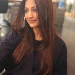 Sonali Bendre Instagram – Throwback to my last blow-dry before I cut my hair. Now that my hair is gradually growing back…. Maybe I can look forward to another blow-dry in 2019! This journey has been immense, and has taught me so so much…. From being in awe of the body’s willingness and capacity to fight and heal and recover to overwhelming gratitude to the people who have stood by me and been pillars of strength to being reminded of life’s transience and that things come and go (much like my hair). Here’s looking towards a healthier and happier 2019. Onwards and upwards… #SwitchOnTheSunshine #OneDayAtATime