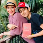 Sonali Bendre Instagram - As we come close to the end of another year, it's amazing to see how much this book club has grown and how I can see tangible effects. After my son hosted his first SBC Live, he's become more enthusiastic about reading, so much so that he has now recommended a book for us! So the next book for #SBC is Half Brother by @kenneth.oppel. I'm really excited as it's the first mom-son collaboration on the book club, and I'm looking forward to exploring this book with you all! #TheFamilyThatReadsTogether #SonalisBookClub @sonalisbookclub