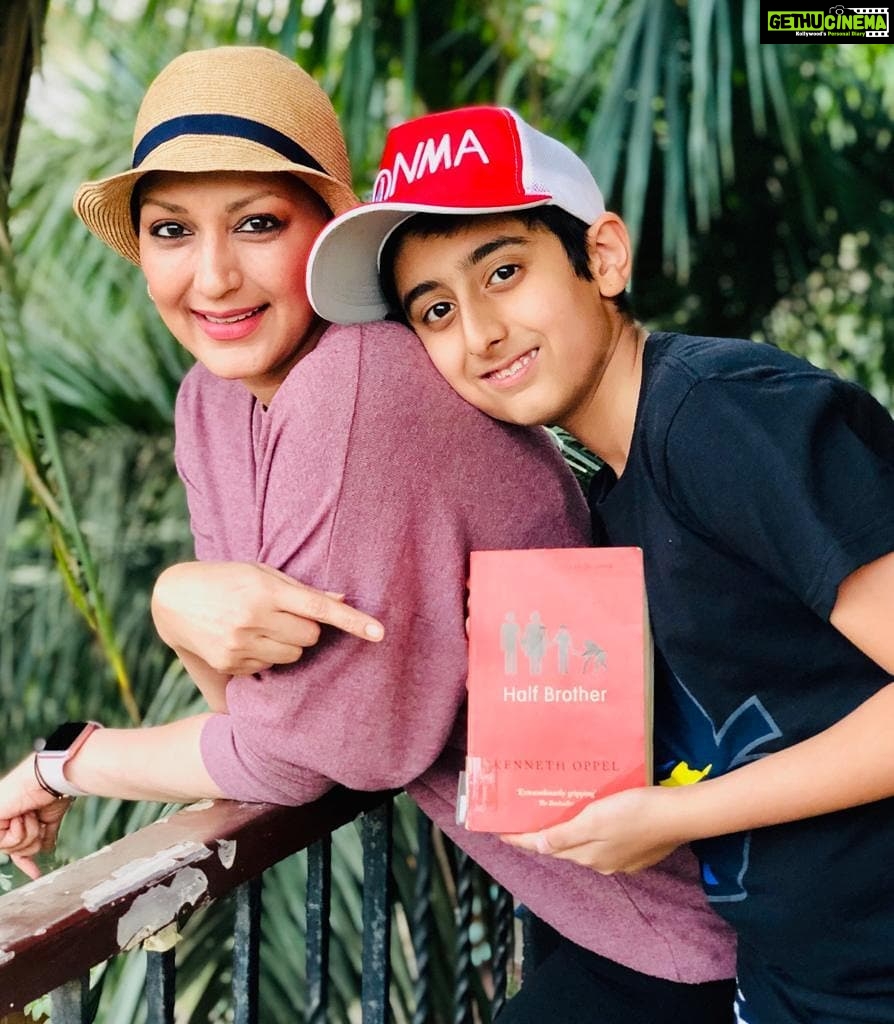 Sonali Bendre Instagram - As we come close to the end of another year, it's amazing to see how much this book club has grown and how I can see tangible effects. After my son hosted his first SBC Live, he's become more enthusiastic about reading, so much so that he has now recommended a book for us! So the next book for #SBC is Half Brother by @kenneth.oppel. I'm really excited as it's the first mom-son collaboration on the book club, and I'm looking forward to exploring this book with you all! #TheFamilyThatReadsTogether #SonalisBookClub @sonalisbookclub