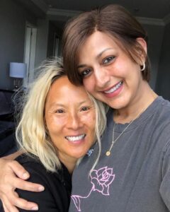 Sonali Bendre Instagram - Sometimes, in the most unlikely of circumstances, you meet the most amazing people... someone who meets you as a stranger but very quickly becomes a friend. One such person is @bokheehair, genius hairstylist and wigmaker. She has been absolutely amazing; indulging me with various looks... short hair or long hair. She’s been so understanding, supportive and empathetic throughout it all. Thank you so so much Bokhee, I can’t tell you how much our sessions together mean to me. You truly are an angel. #SwitchOnTheSunshine 🌞🤞🙏