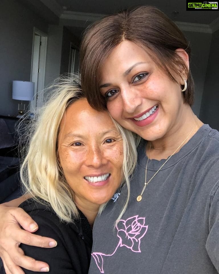 Sonali Bendre - 232.2K Likes - Sometimes, in the most unlikely of circumstances, you meet the most amazing people... someone who meets you as a stranger but very quickly becomes a friend. One such person is @bokheehair, genius hairstylist and wigmaker. She has been absolutely amazing; indulging me with various looks... short hair or long hair. She’s been so understanding, supportive and empathetic throughout it all. Thank you so so much Bokhee, I can’t tell you how much our sessions together mean to me. You truly are an angel. #SwitchOnTheSunshine 🌞🤞🙏
